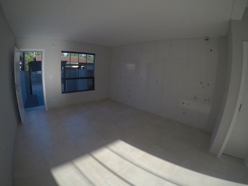 Lindo Sobrado No Bairro Salto Do Norte, Casa 02 Meio, Contendo 2 Suítes, Sala De Jantar, Cozinha, Lavabo, Área De Serviço, 1 Vaga De Garagem, Piso Porcelanato Porto Belo, Água Quente, Rebaixo Em Gess