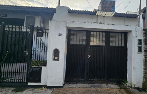 Casa En Venta Castelar Sur.