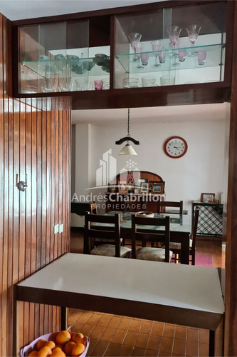 Hermosa Casa Semicéntrica De Tres Dormitorios Con Pileta