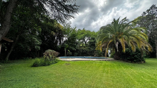 Casa En Venta - 3 Dormitorios 1 Baño - Cochera - 1.417mts2 - Parque Leloir, Ituizangó