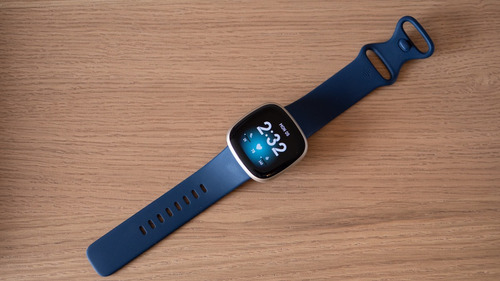 Imagen 7 de 9 de Smartwatch Fitbit Versa 3 Nfc Aluminio Salud Deporte Delta 2