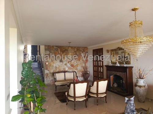 Casa Duplex En Venta Remodelada Con Espacio De Jardín Semi Amoblada Los Castores San Antonio De Los Altos Negociable