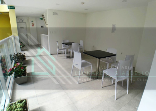 Locales Comerciales En Paseo De Compras Reus