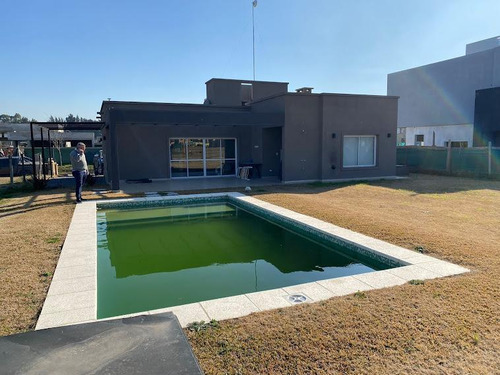 Casa En Venta - 3 Dormitorios 3 Baños - Cochera - 680mts2 - Canning
