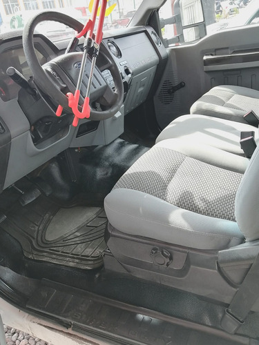 Ford F-550 6.8 Xl At
