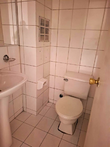 Vendo Excelente Oficina En Sector El Golf, Las Condes