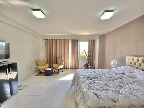 Imagem 25 de 30 de Guará 2 Sobrado Com +/- 450m² De Área Construída Em Um Terreno De 200m² De Área Total, São 7 Quartos Sendo 2 Suítes. - Villa132661