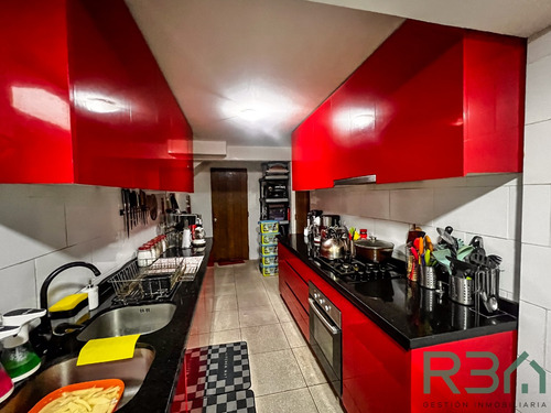 Gran Comodidad Y Ubicación, 4d+3b+servicios+piscina.
