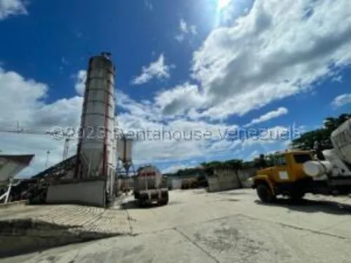 #23-18004 Concretera En Rio Tuy