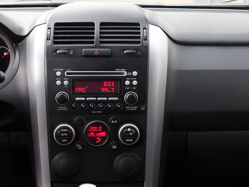 Imagen 12 de 20 de Suzuki Grand Nomade Glx Sport 2.4 Mt 2015