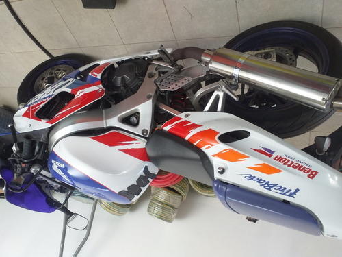 Imagen 15 de 16 de Honda Cbr 900 Rr