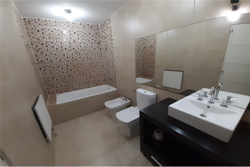 Venta Casa Loma Verde Gran Jardín Y Pileta