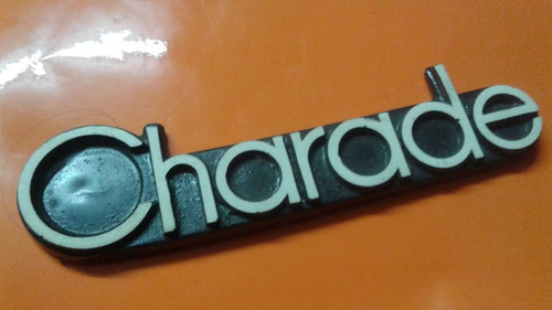 Insignia Parrilla Daihatsu Charade