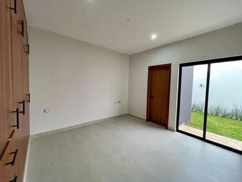 Casa En Venta En Veracruz Con Hab En P.b. Fracc. Lomas De La Rioja