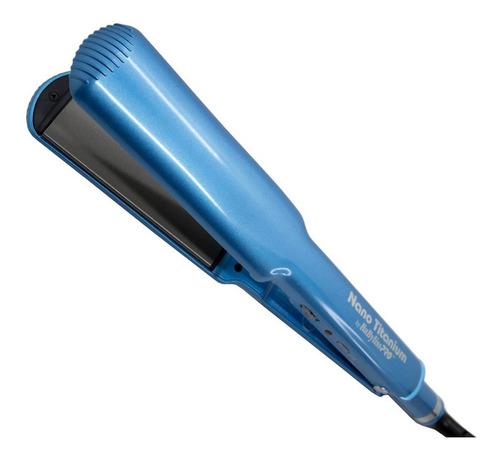 Planchita de pelo BaBylissPRO Nano Titanium 9559 BABNT9559 celeste 220V