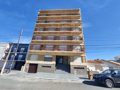 Amplio Monoambiente Con Patio, Frente Al Mar!