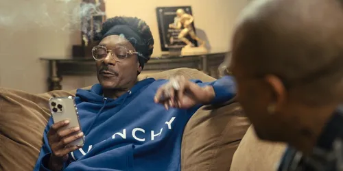 Real iPhone 14 Pro Max Usado X Snoop Dogg En The Underdoggs (Usado)
