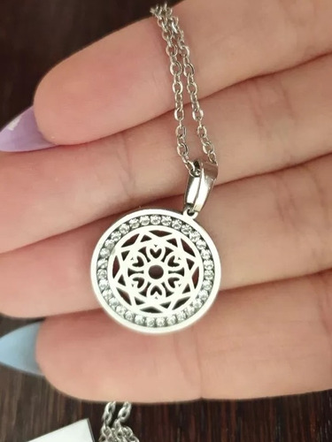 Imagen 3 de 3 de Collar Belcher Dije Mandala Acero Cristales Mujer Regalo