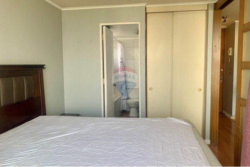 Un Dormitorio, Vicuña Mackenna Con Marin !!
