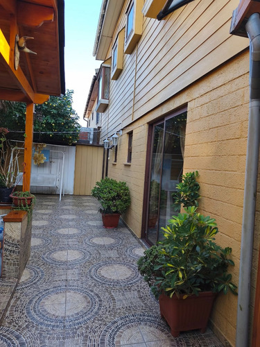 Hermosa Casa En Villa Los Cantaros, Quilicura.