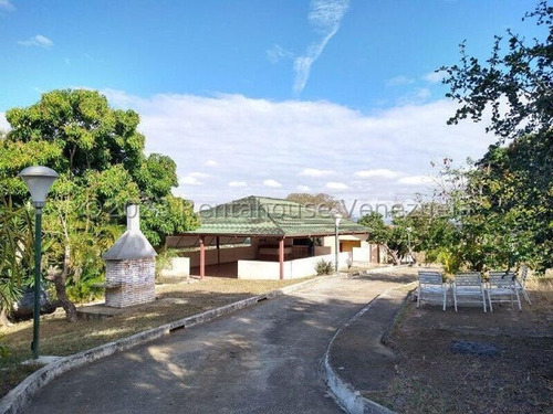 Francisco Rojas Norscia Rentahouse Vende, Terreno Con Granja En Cabudare Sector Tarabana, Via Pedro Y Pablo, 2 4 - 1 7 0 5 0, Ideal Para Invertir Y Disfrutar En Familia!!!