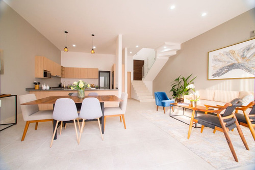 Casa En Venta En El Condado, Terreno 155 M2, Family Room O 4ta Recámara, Premium