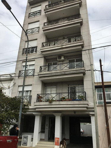 Departamento En Alquiler - 2 Dormitorios 2 Baños - 70 Mts 2 - La Plata