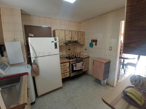 Imagen 6 de 14 de Ramiro Ruiz Vende Apto En Los Palos Grandes Mls #22-22370