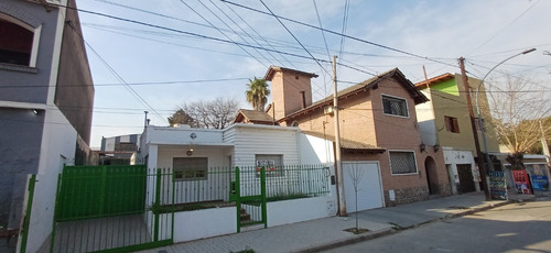 Venta Casa Córdoba - 4 Habitaciones - Galpon 200m2- 3 Cocheras