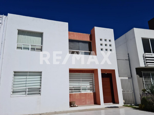 Casa En Venta En Villas Palmira Queretaro  Rcv221206-la