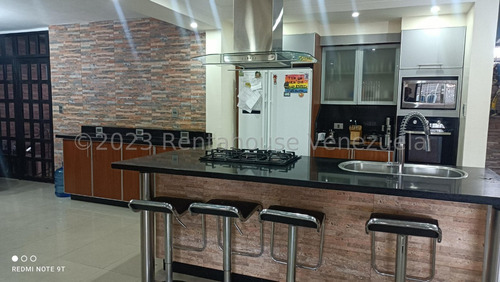 Maria Elena Latouche Vende Hermoso Townhouse . Conjunto Cerrado, Cuenta Con Pozo, Planta Eléctrica A Gas. Mels 23-33278. Visitela Excelente Inversión
