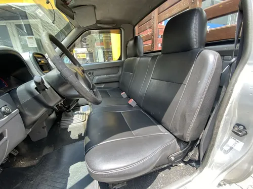 Nissan Np300 Frontier 2.4 Estacas 2013