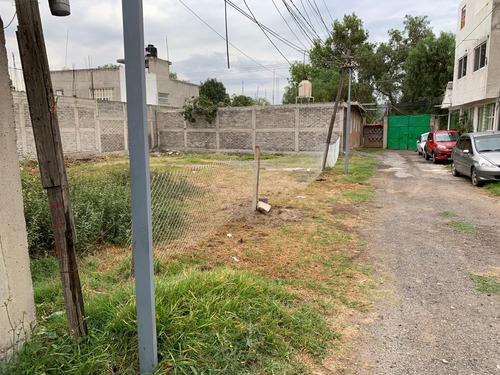 Magnifico Terreno En Calle Cerrada Con Porton