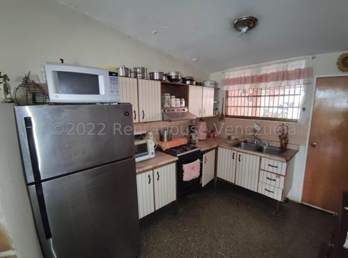 Imagen 13 de 15 de Casa Con Terreno Para Remodelar En Urb. Corinsa Cagua Ljsa 22-22490
