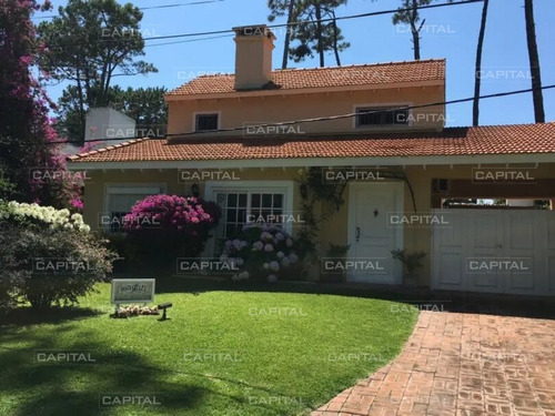 Casa En Alquiler Punta Del Este San Rafael Cuatro Dormitorios- Ref: 25210