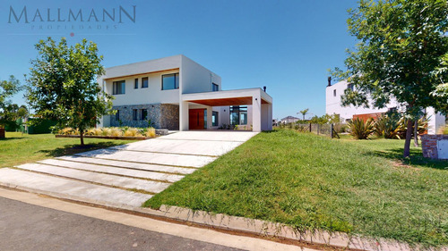 Excelente Casa A Estrenar A La Laguna En Pilara - La Calesa