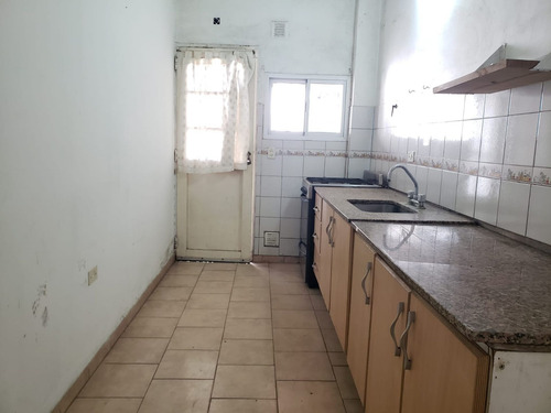 Imagen 3 de 23 de 2 Amb Venta Castelar C/patio - Entra. Independient