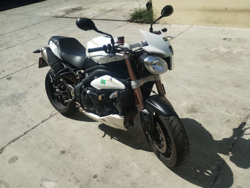 Moto Triunph Speed Triple 1050i 14