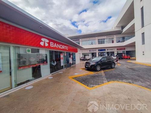 Local Comercial · Planta Baja · Centro De Cancún · Plaza Hollywood · Av Xcaret