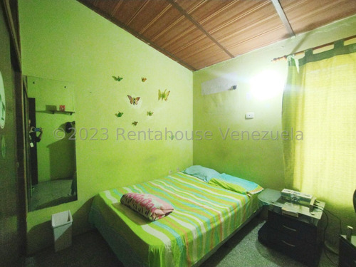 Amplia Casa En Venta Con Anexo Servicio De Internet Excelente Precio Los Samanes Maracay Estef 23-21298