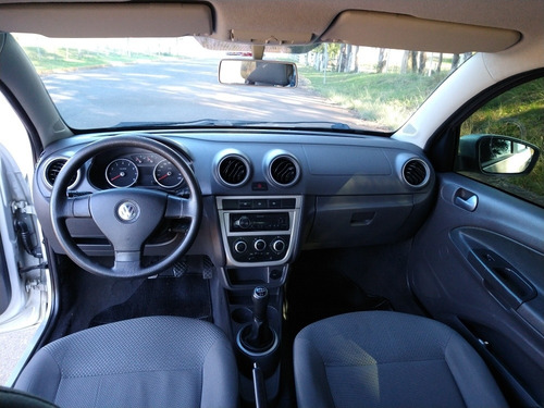 Imagem 10 de 11 de Volkswagen Voyage 2012 1.0 Vht Trend Total Flex 4p