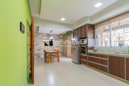 Venta Casa 6 Ambientes Con Amplio Parque En Barrio Pileta , Ramos Mejia.