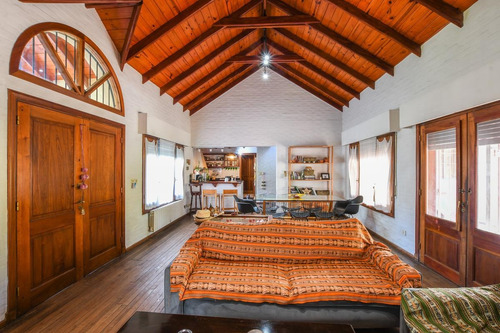 Imagen 3 de 30 de Casa De 4 Dormitorios En Venta Con Pileta En Aldea