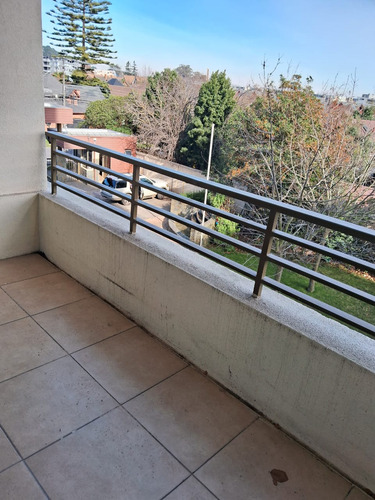 Departamento De Lujo En Sector Residencial: 2 Dormitorios, 2