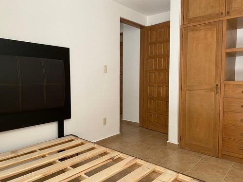 Depto. En Excelentes Condiciones, Totalmente Remodelado, Cerca Cu, Plaza Oasis