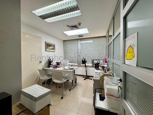 En Venta Oficina En Campo Alegre 25-23726