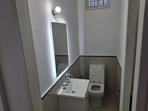Casa De 6 Ambientes En Alquiler La Lucila