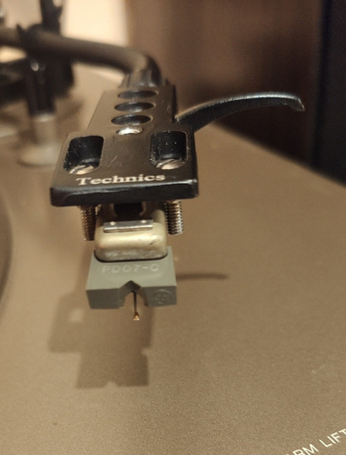 Imagen 3 de 7 de Set Tornamesa Headshell Technics Pastilla Pickering Con Aguj