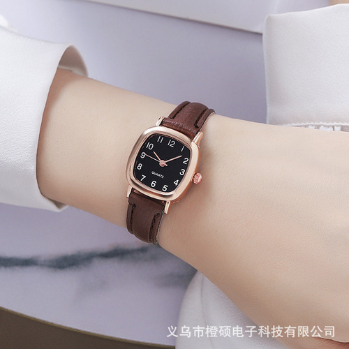 K 1 Reloj De Cuarzo Con Esfera Cuadrada Y Correa Marrón.