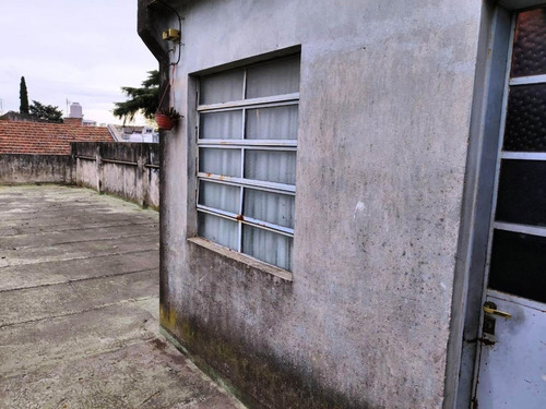 Imagen 14 de 15 de Galpón Con Casa Al Contrafrente Y Departamento En Pa